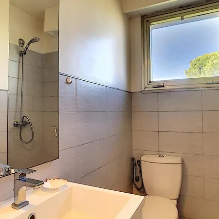 Three-bed With Superb Terrace In Cap D'antibes * Антіб