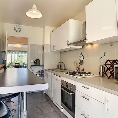 Three-bed With Superb Terrace In Cap D'antibes Антіб