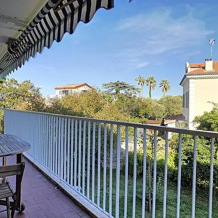 Апартаменти Three-bed With Superb Terrace In Cap D'antibes *