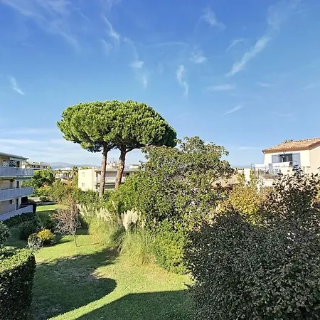 Three-bed With Superb Terrace In Cap D'antibes Апартаменти Антіб